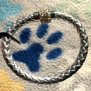 Silver magnetic bracelet with white stones on the fastener